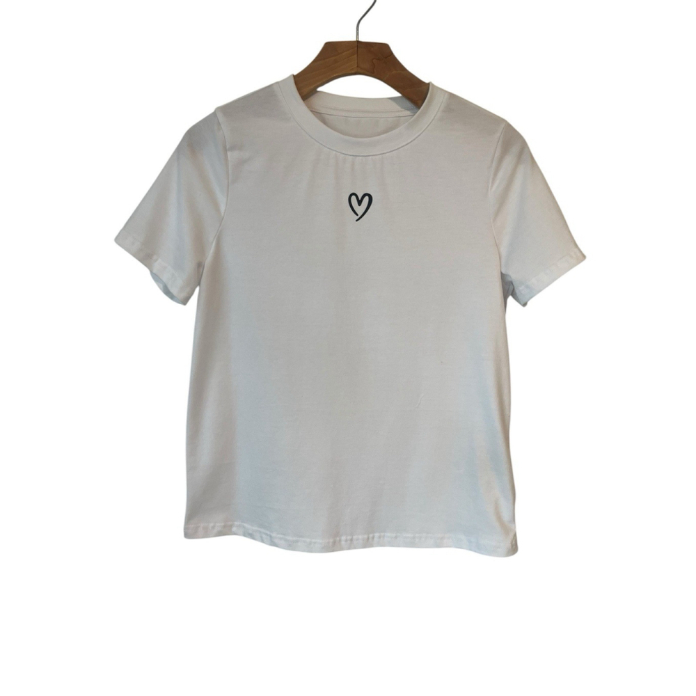 Dazy T Shirt Womens S White Cropped Short Sleeve Tee Pullover Top Heart Logo NWT